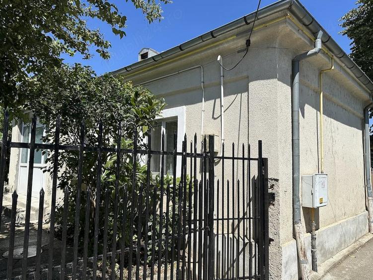 Casă cu 4 camere cu Teren 680 Mp în Central