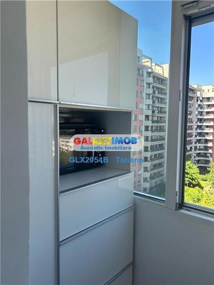 Apartament cu 3 camere semidecomandat, mobilat în Ștefan cel Mare