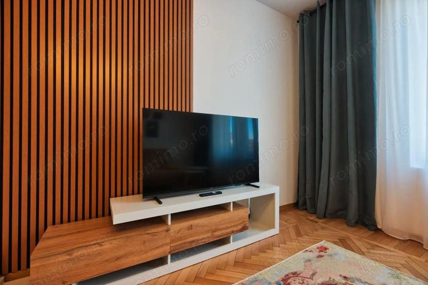 Apartament cu 3 camere semidecomandat în Romană