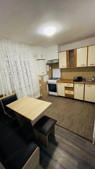 Apartament cu 3 camere decomandat în Soarelui