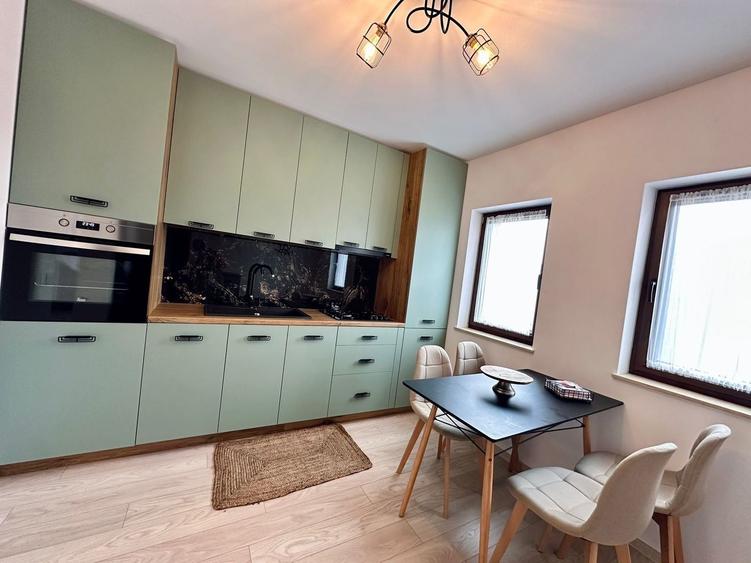 Duplex cu 3 camere cu Canalizare în Ipotești