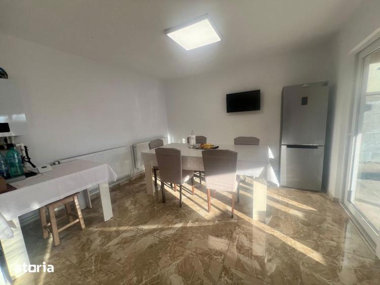 Casă cu 3 camere cu Canalizare în Central