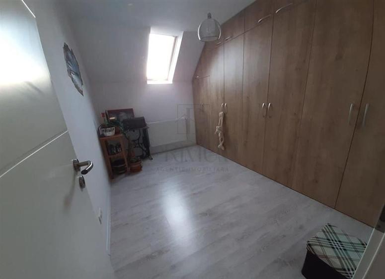 Apartament cu 4 camere decomandat, mobilat în Aradului