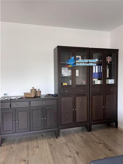 Apartament cu 4 camere semidecomandat, mobilat în Băneasa