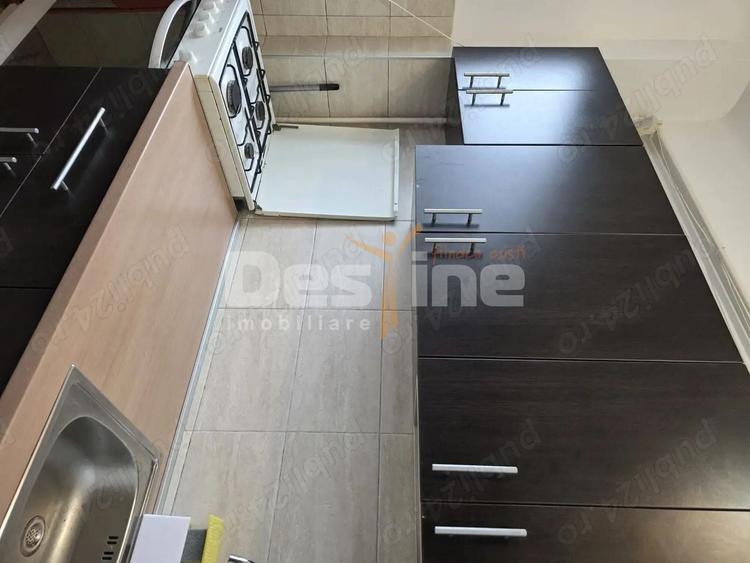Apartament cu 2 camere semidecomandat, mobilat în Regie