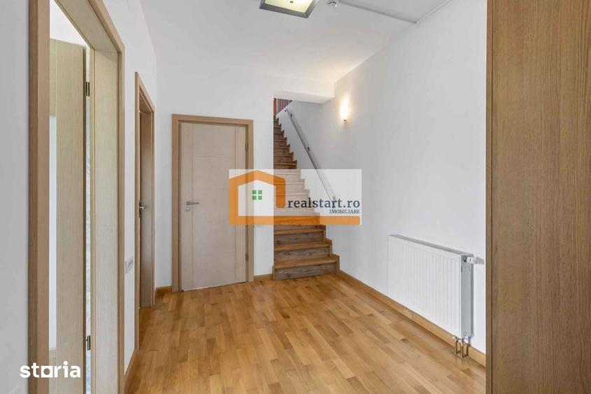 Casă cu 6 camere cu Teren 3300 Mp în Cornu
