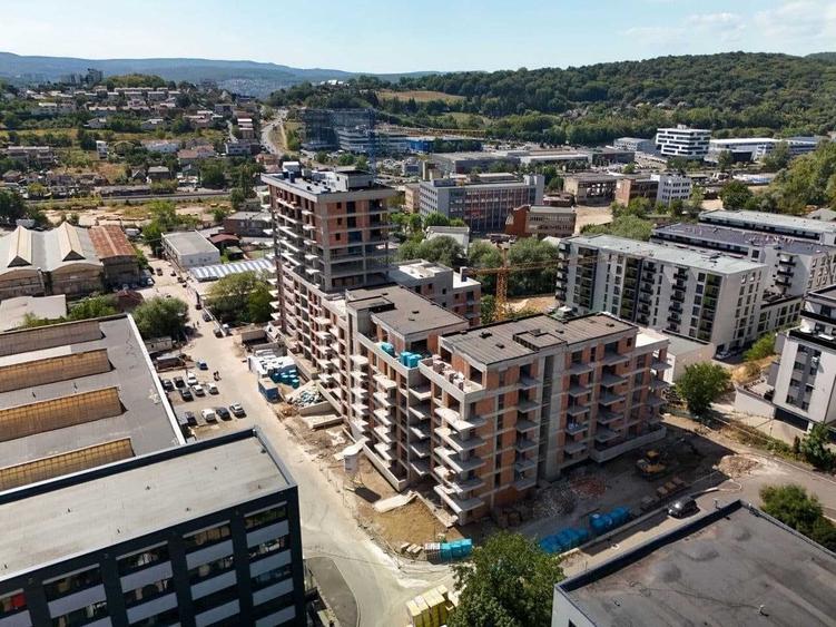Apartament cu 2 camere decomandat în Est