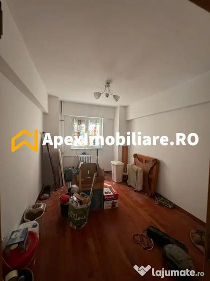 Apartament cu 3 camere decomandat în Valea Ialomiței