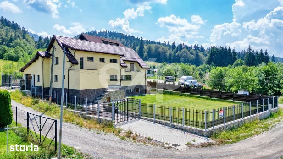 Casă cu 8 camere cu Teren 1000 Mp în Central