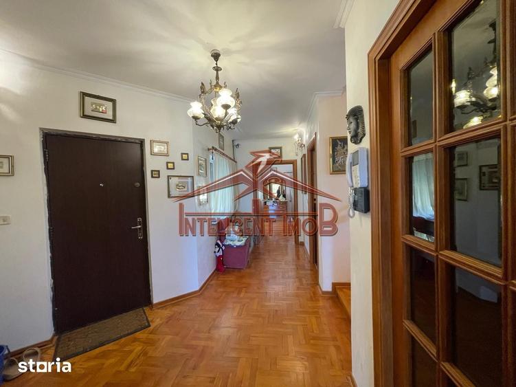 Casă cu 5 camere decomandat cu Teren 900 Mp în Mândra