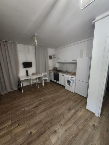 Apartament cu 2 camere semidecomandat în Roșu