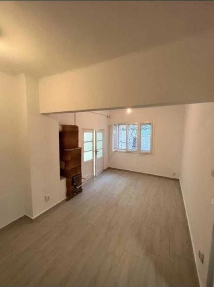 Casă individuală cu 3 camere cu Teren 170 Mp în P-ța Muncii