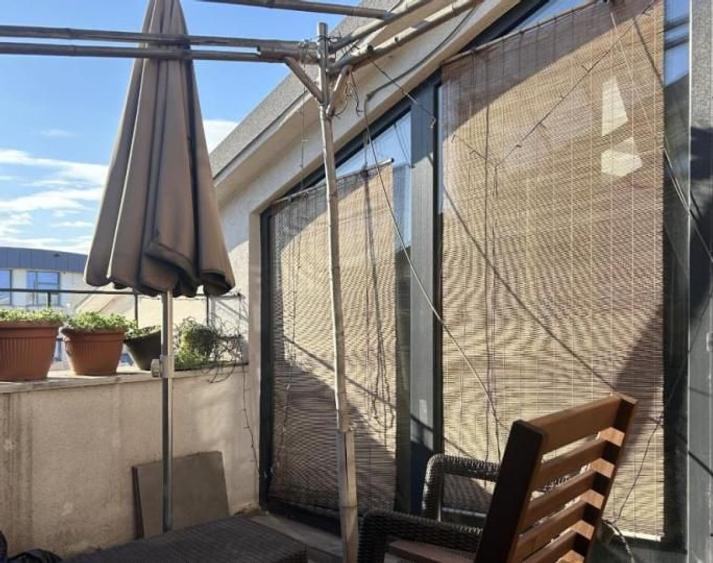Apartament cu 4 camere semidecomandat în Unirii