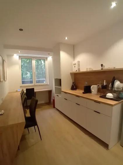 Apartament cu 4 camere în Victoriei