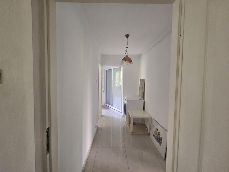 Apartament cu 4 camere decomandat în Berceni