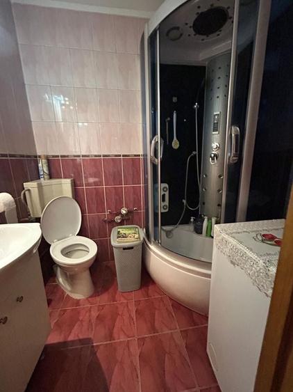 Apartament cu 4 camere decomandat în Titan