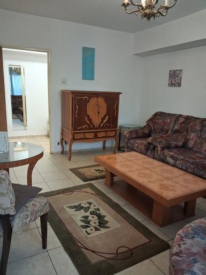 Apartament cu 3 camere decomandat, mobilat în P-ța Victoriei