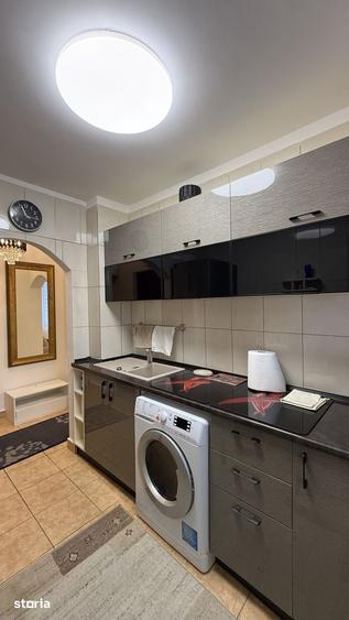 Apartament cu 3 camere semidecomandat în Centrul Civic