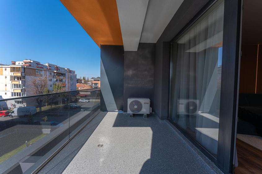 Apartament cu 2 camere semidecomandat, mobilat în Între Lacuri