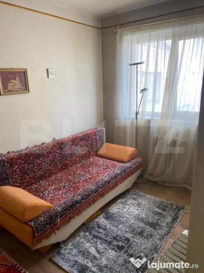Apartament cu 3 camere semidecomandat în Central