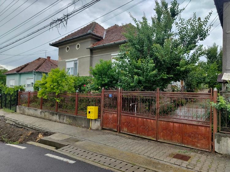 Casă individuală 180 mp + 800 mp teren/livadă – Sărmașu, jud. Mureș - 1