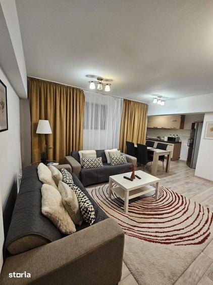 Apartament cu 3 camere semidecomandat, mobilat în Băneasa
