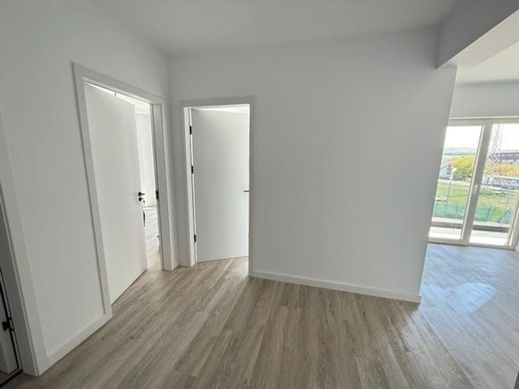 Apartament cu 3 camere decomandat în Florești