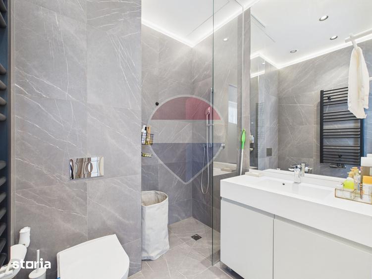 Apartament cu 3 camere în Tei
