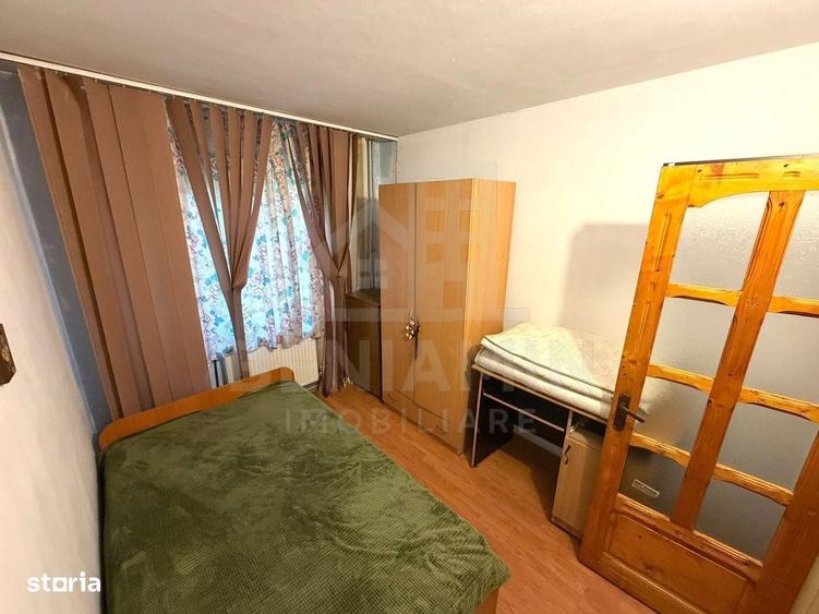 Apartament cu 3 camere semidecomandat în Craiovița Nouă