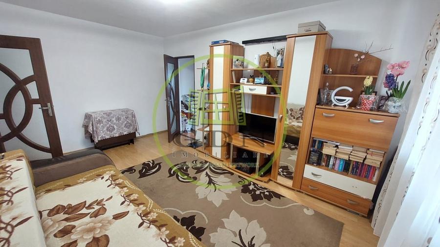 Apartament trei camere semidecomandat, etajul 5, Craiovita zona Niella - 1