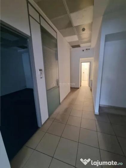 Spațiu comercial, de 120 mp, în Central
