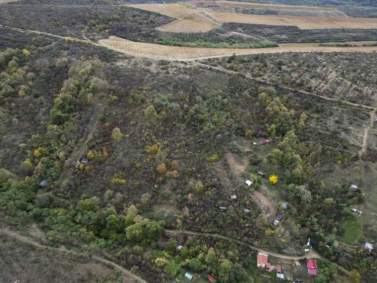 Teren de 18300 mp, în Ghioroc