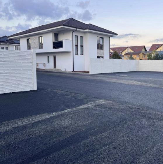 Duplex cu 4 camere cu Canalizare în Florești