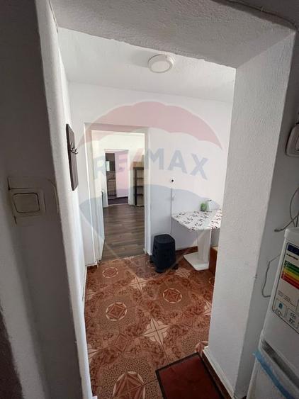 Apartament cu 2 camere semidecomandat, mobilat în Central
