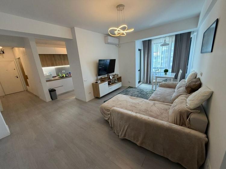 Apartament cu 3 camere semidecomandat, mobilat în Calea Severinului