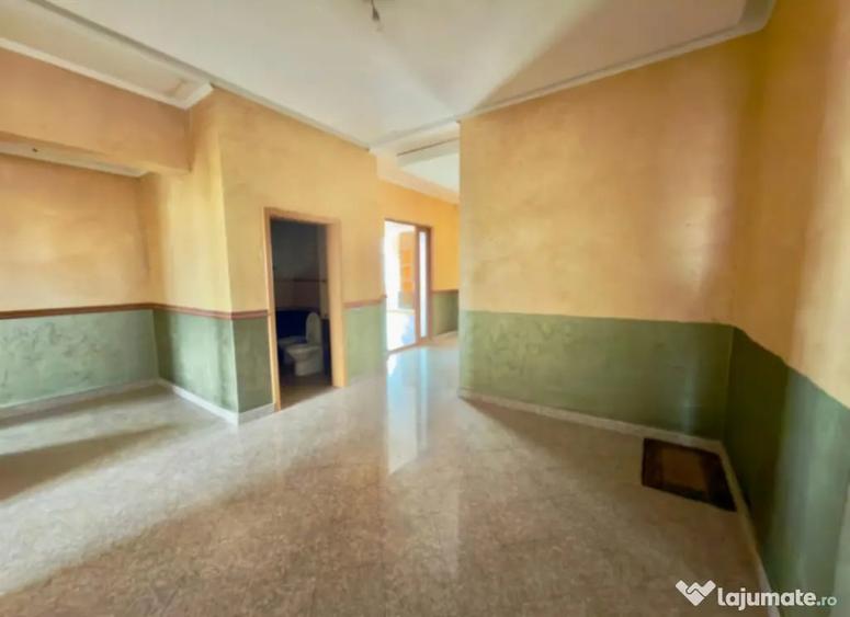 Apartament cu 5 camere decomandat în Central