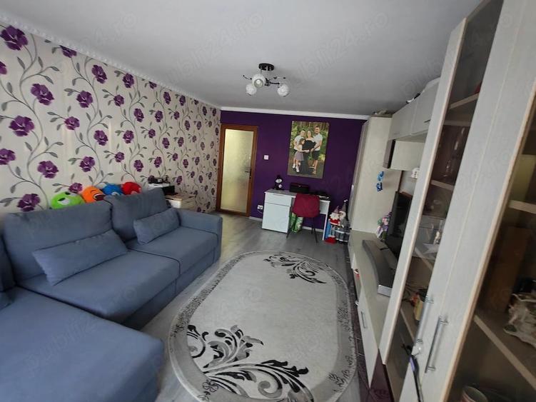 Apartament cu 3 camere decomandat în Triaj