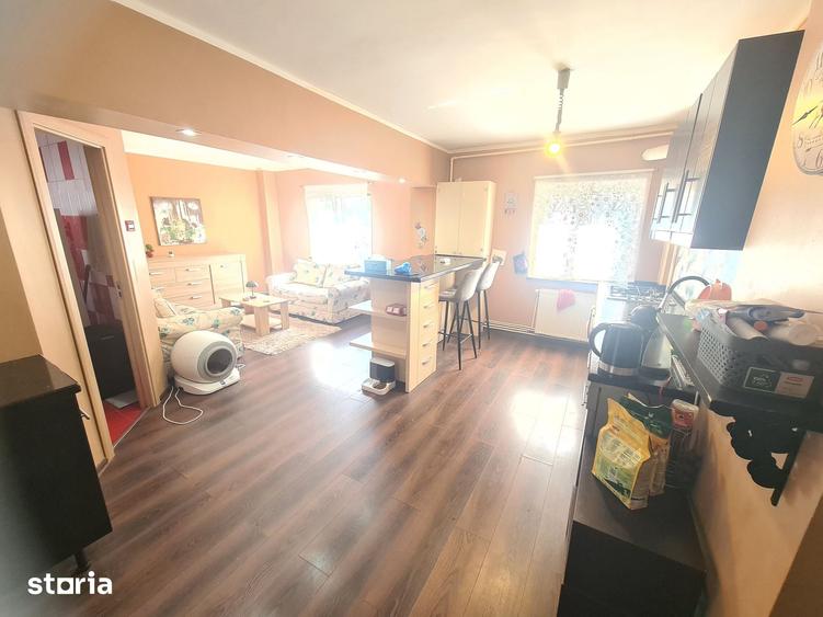 Apartament cu 3 camere decomandat în Est