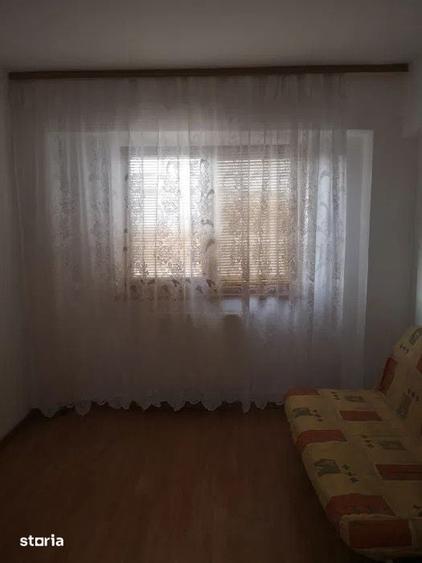 Apartament cu 3 camere decomandat în Obor