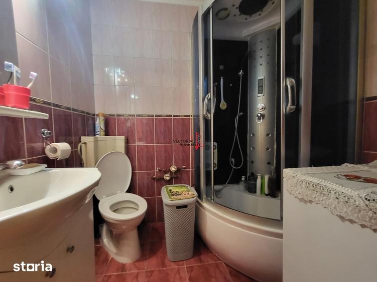 Apartament cu 4 camere decomandat în Titan
