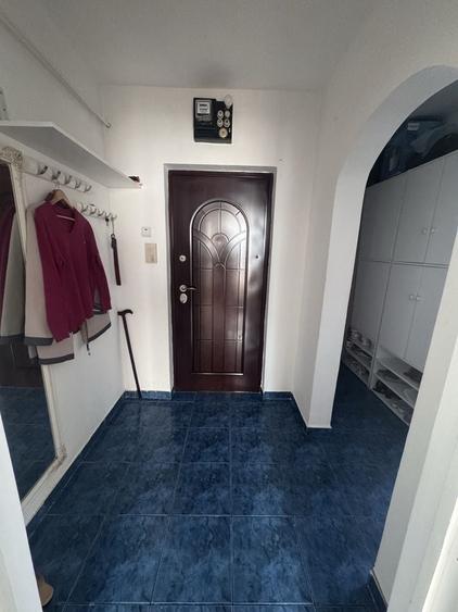 Apartament cu 3 camere semidecomandat în Tătărași