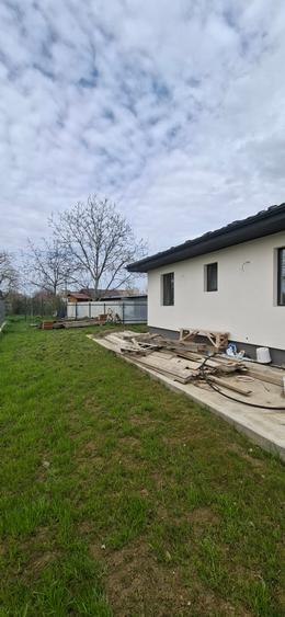 Casă individuală cu 2 camere cu Canalizare în Holboca