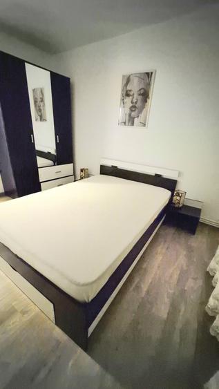 Apartament cu 3 camere semidecomandat în Hipodrom