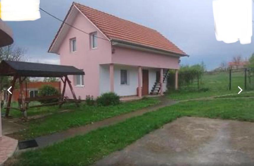 Casă cu 4 camere cu Teren 1465 Mp în Țețchea