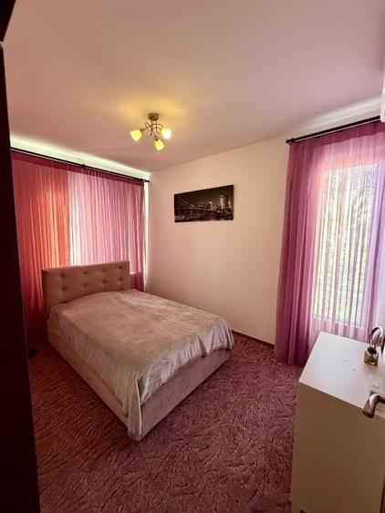 Casă individuală cu 4 camere cu Canalizare în Tunari