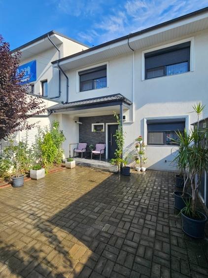 Casă cu 5 camere cu Teren 209 Mp în Corbeanca