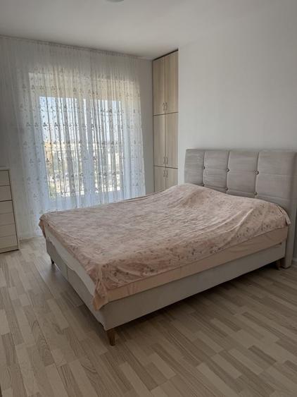 Apartament cu 3 camere semidecomandat în Titan