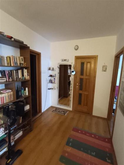 Apartament cu 3 camere decomandat în Călărași