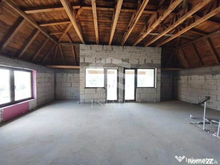 Casă cu 7 camere cu Teren 480 Mp în Lumina