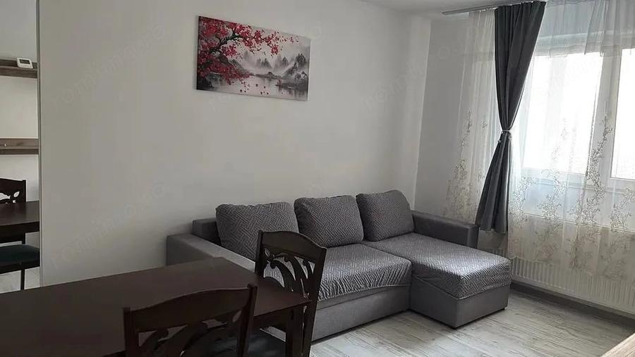 Apartament cu 3 camere decomandat în Astra